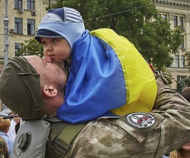 Необхідна спеціальна програма забезпечення житлом учасників АТО та ВПО - Сергій Комнатний